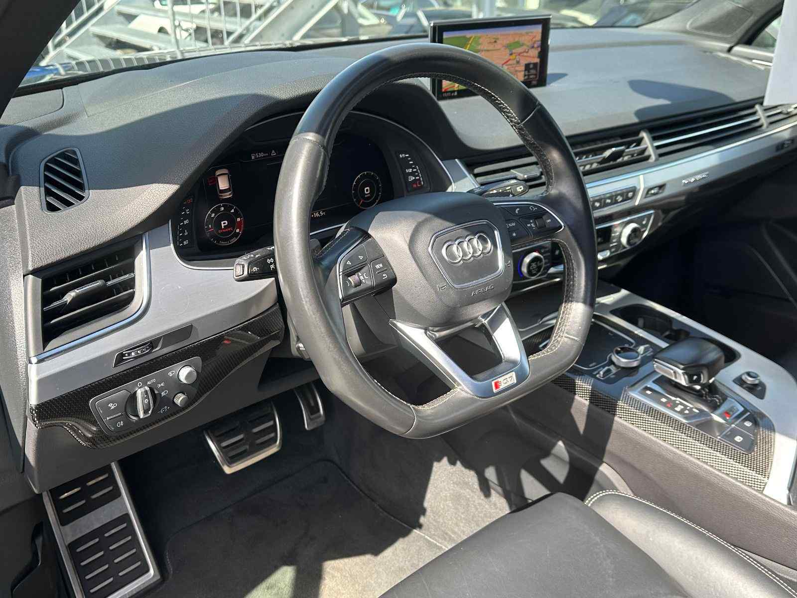 Audi SQ7 4.0 TDI qu. PANO MATRIXLED AHK 7-SITZE 
