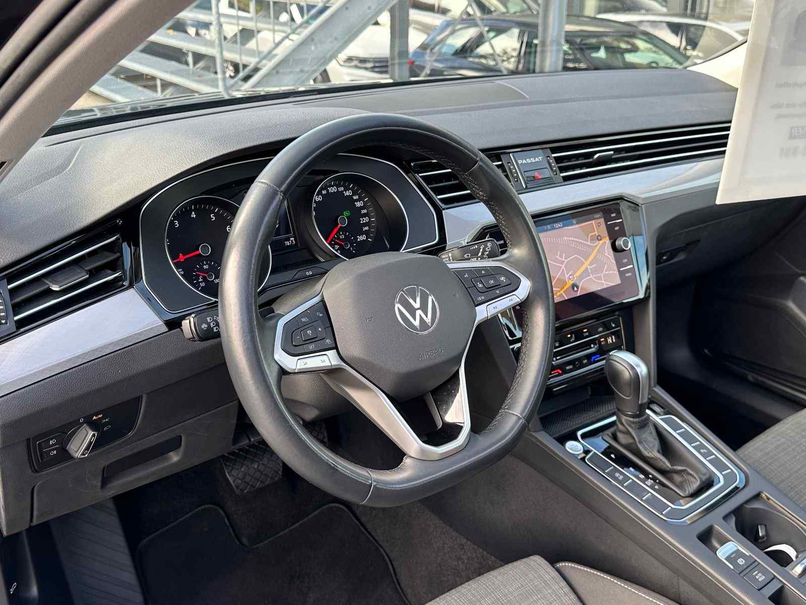 VW Passat Variant 1.5 TSI DSG NAVI LED PANO KAMERA 