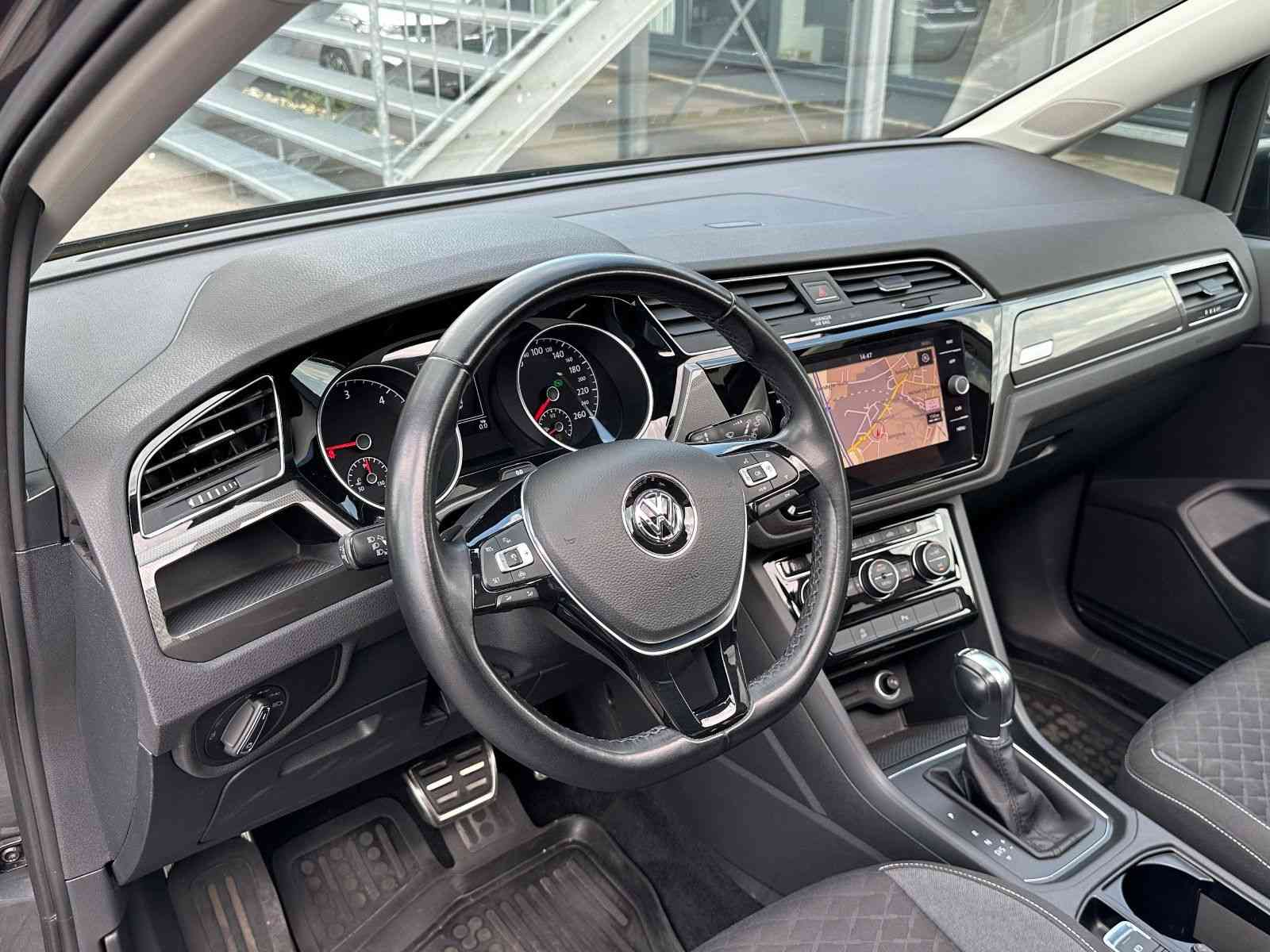 VW Touran 2.0 TDI DSG Join NAVI ACC KAMERA PANO AHK 