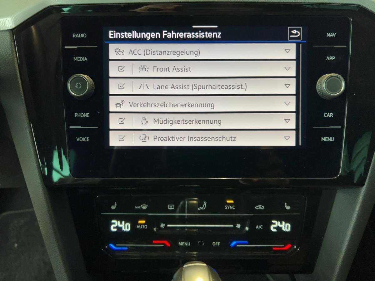 VW Passat Variant TDI DSG NAVI+LED+HUD+eHKL+ERGO 