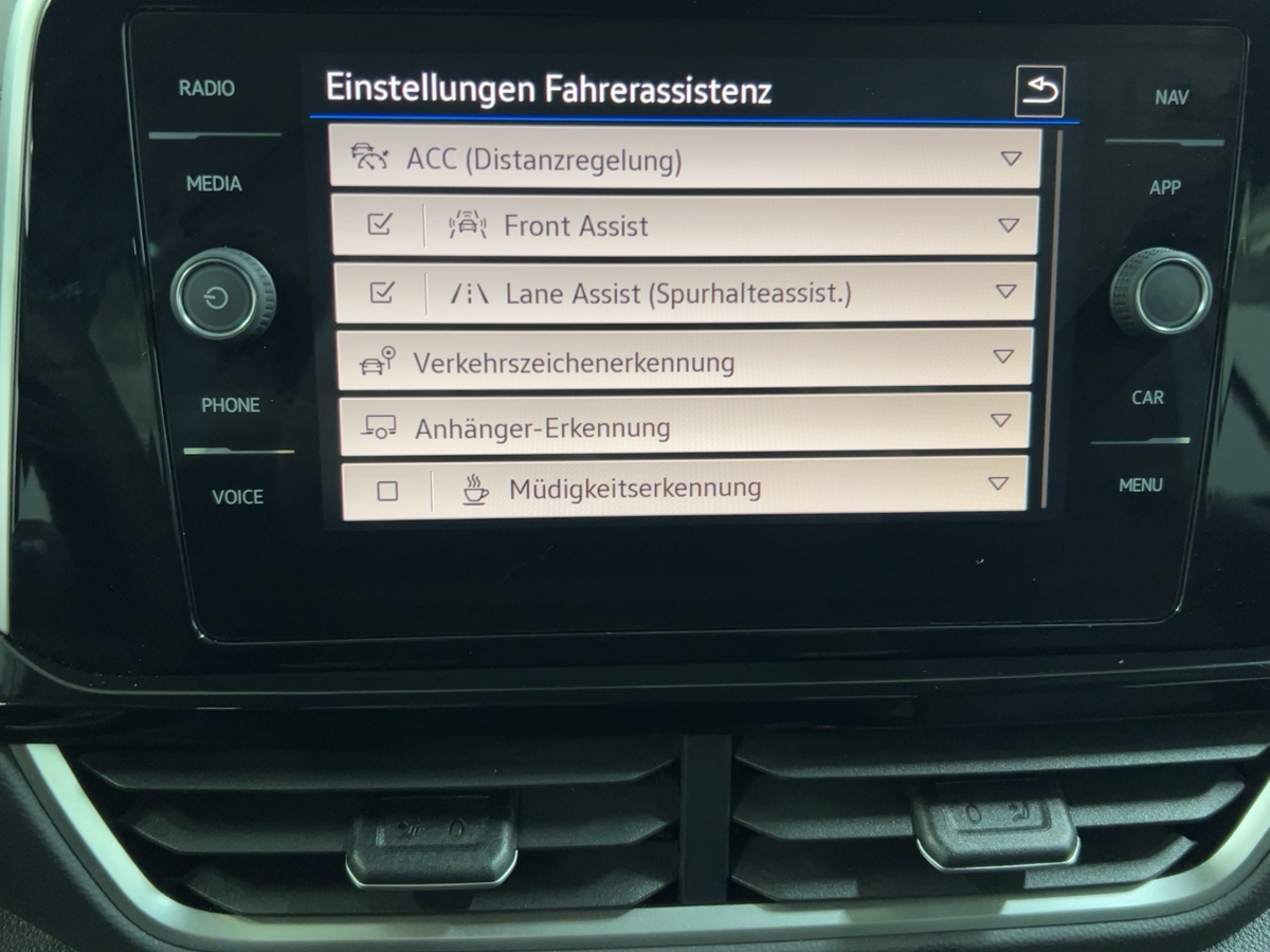 VW T-Roc TDI DSG R-LINE NAVI+AHK+LED+RFK+ERGOSITZ 
